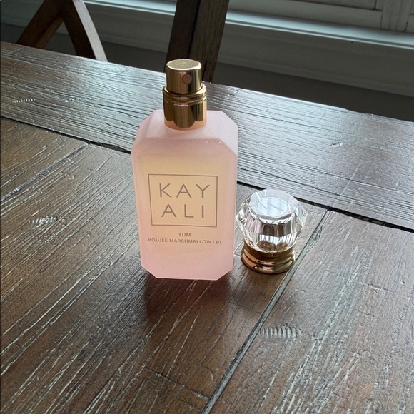 Kayali Yum Boujee Marshmallow Travel Size - Picture 4 of 6